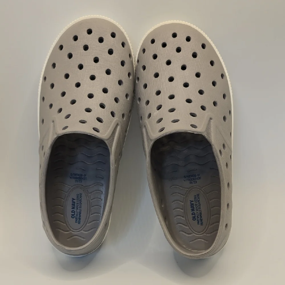 Old Navy Gray Perforated Slip-On Shoes Unisexe Size 9